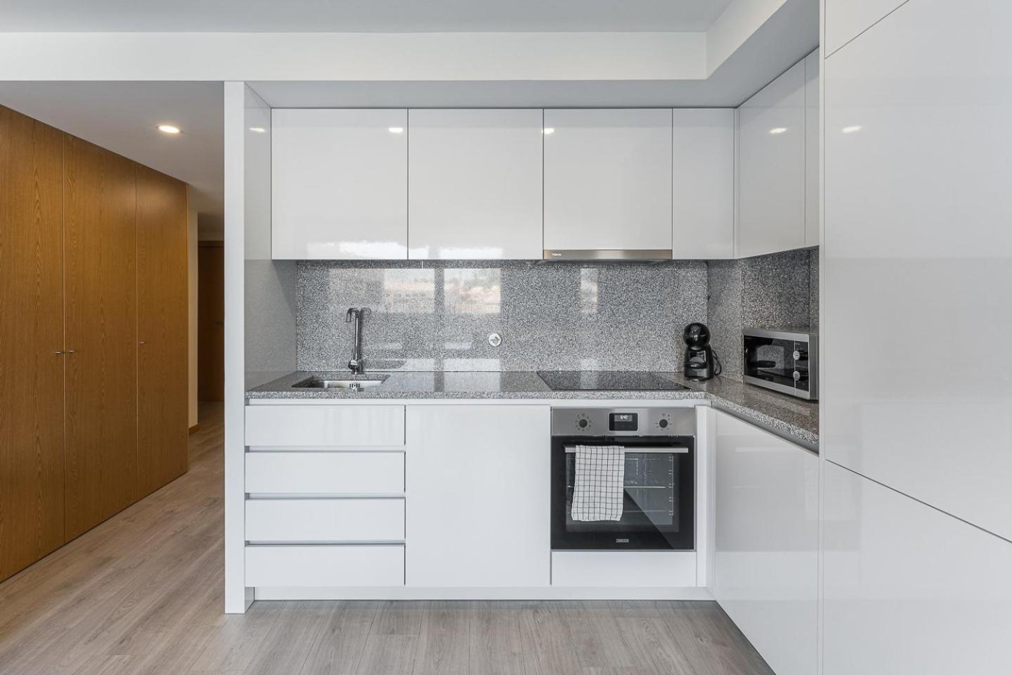 Guestready - Sleek Monochromatic In Bonfim Apartment Porto Exterior photo