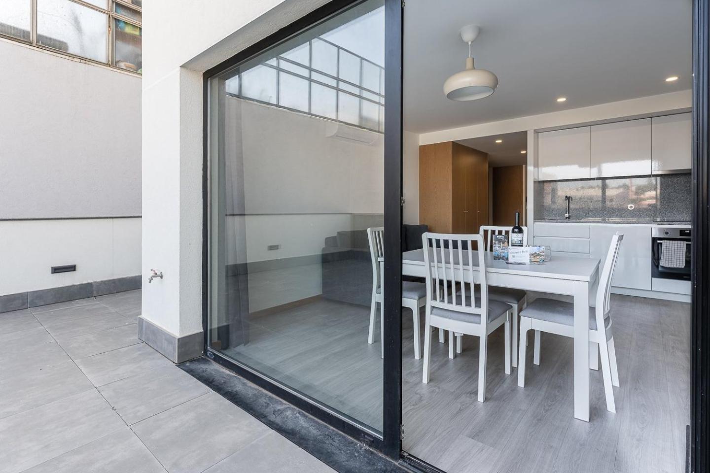 Guestready - Sleek Monochromatic In Bonfim Apartment Porto Exterior photo