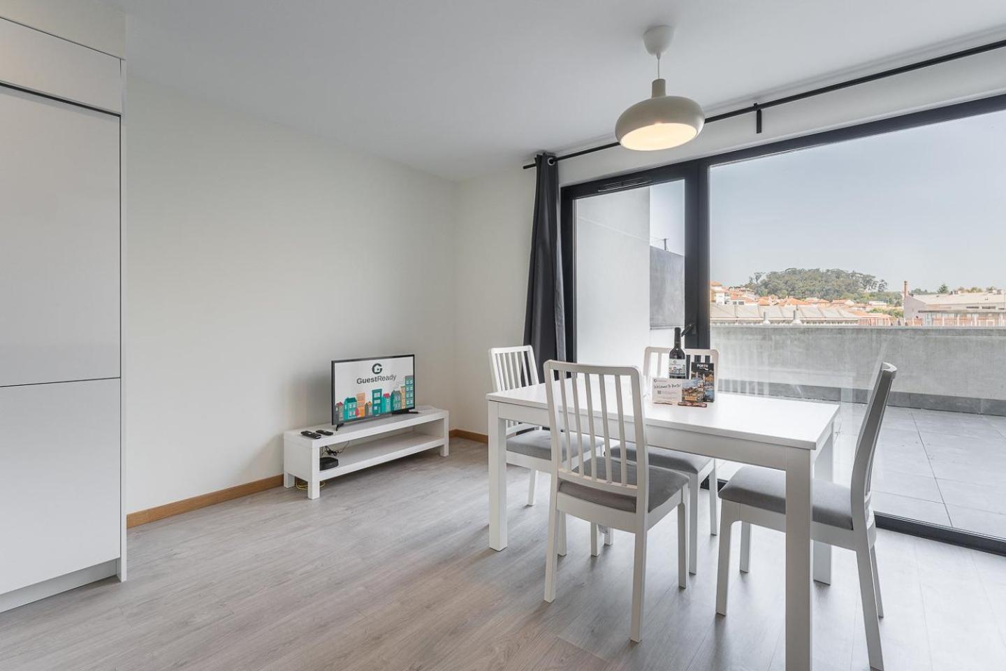 Guestready - Sleek Monochromatic In Bonfim Apartment Porto Exterior photo